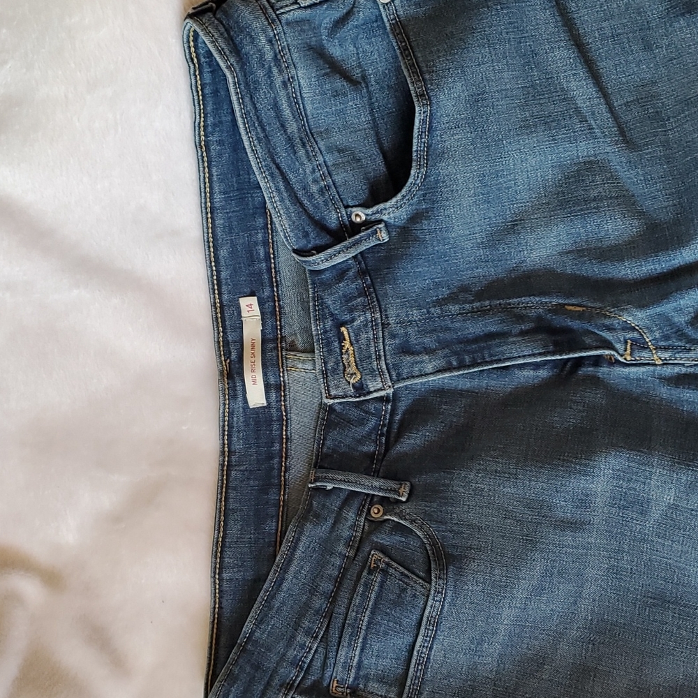 Levi's Mid Rise Skinny Jean - Picture 4 of 5